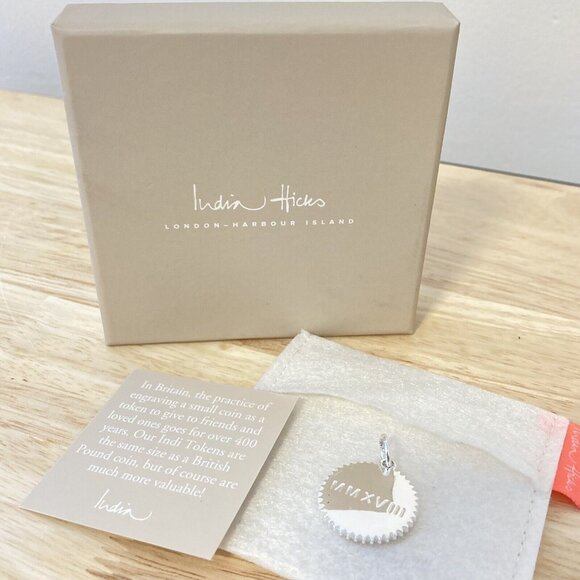 India Hicks This is the Year Token Pendant, MMXVIII -2018 Silver - Picture 1 of 5